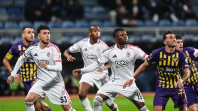 Beşiktaş, Eyüpspor karşısında 1-0 öne geçtiği maçta ikinci yarıda geriye