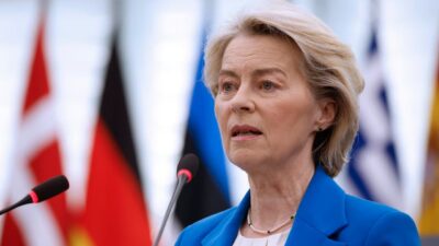 Avrupa Parlamentosu'nda gerçekleşen kritik oylamada Von der Leyen, aşırı sağcı