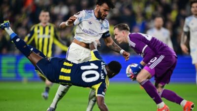 UEFA Avrupa Ligi'nde Fenerbahçe, Aston Villa'ya 1-0 mağlup oldu. Kaleci