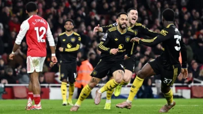 Premier Lig 23. haftasında lider Arsenal, sahasında Manchester United'a 3-2