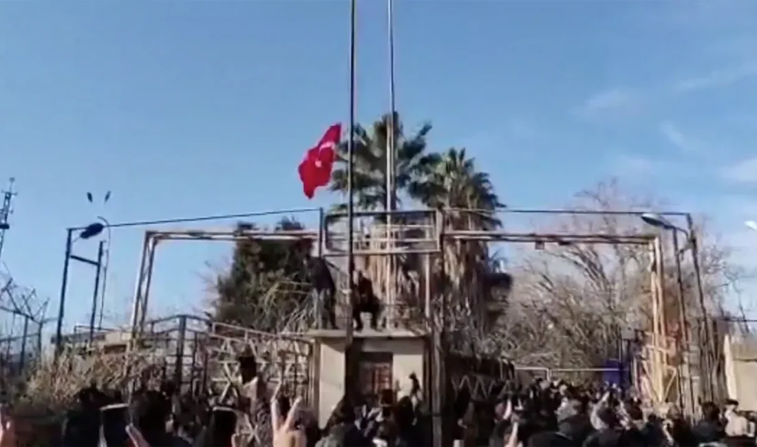 Mardin’in Nusaybin ilçesi karşısındaki Kamışlı hattında, Suriye tarafında YPG yandaşlarının