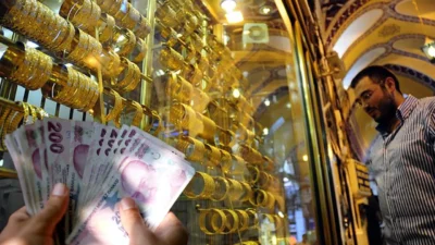 Kapalıçarşı’da gram altın 7.356 TL ile zirveyi zorlarken, spot piyasa