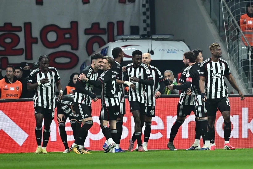 Süper Lig'de Beşiktaş, Göztepe'yi 4-0 mağlup ederek yenilmezlik serisini 12