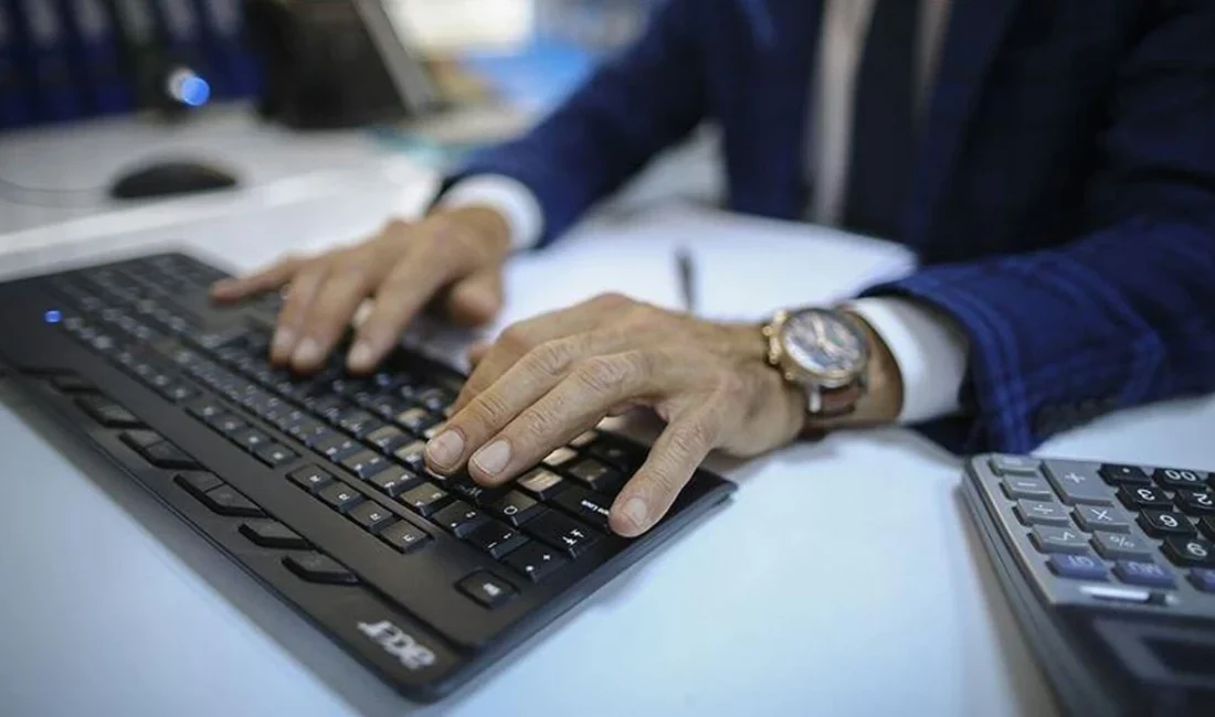 Avrupa Birliği Komisyonu, yüksek maaş ve ömür boyu iş güvencesi