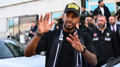 Beşiktaş, Marsilya'dan transfer ettiği sağ bek Amir Murillo'yu İstanbul'a getirdi.