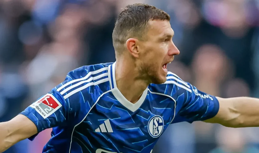 Fenerbahçe'nin eski golcüsü Edin Dzeko, Schalke 04 formasıyla 2. Bundesliga'da