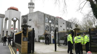 İngiltere Birmingham'da teravih namazı sonrası cami otoparkında çıkan bıçaklı kavgada
