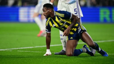 Fenerbahçe'de beklentileri karşılayamayan Jhon Duran ile yollar ayrıldı. Kolombiyalı golcünün