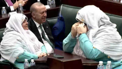 Cumhurbaşkanı Erdoğan’ın özel davetiyle TBMM’ye gelen Başkan Akgün, 100 kadınla
