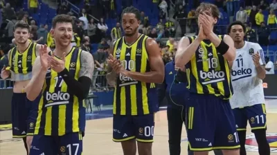 THY EuroLeague lideri Fenerbahçe Beko, Paris Basket deplasmanında galibiyet arıyor.