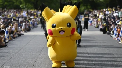 ABD’deki açık artırmada 16,5 milyon dolara satılan Pokemon kartı, Guinness