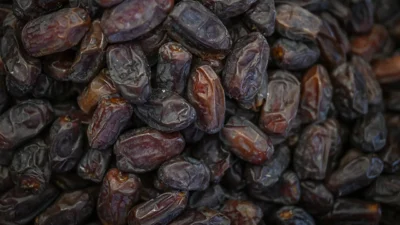 Ramazan ayının vazgeçilmezi hurma tezgahlara indi. 2026 yılı güncel hurma