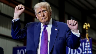 ABD Başkanı Donald Trump, Yüksek Mahkeme'nin iptal kararına rağmen küresel