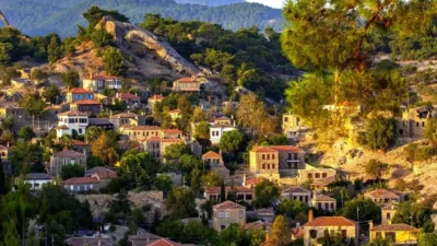 Çanakkale’nin Ayvacık ilçesindeki Adatepe Köyü, tarihi dokusu, taş mimarisi ve