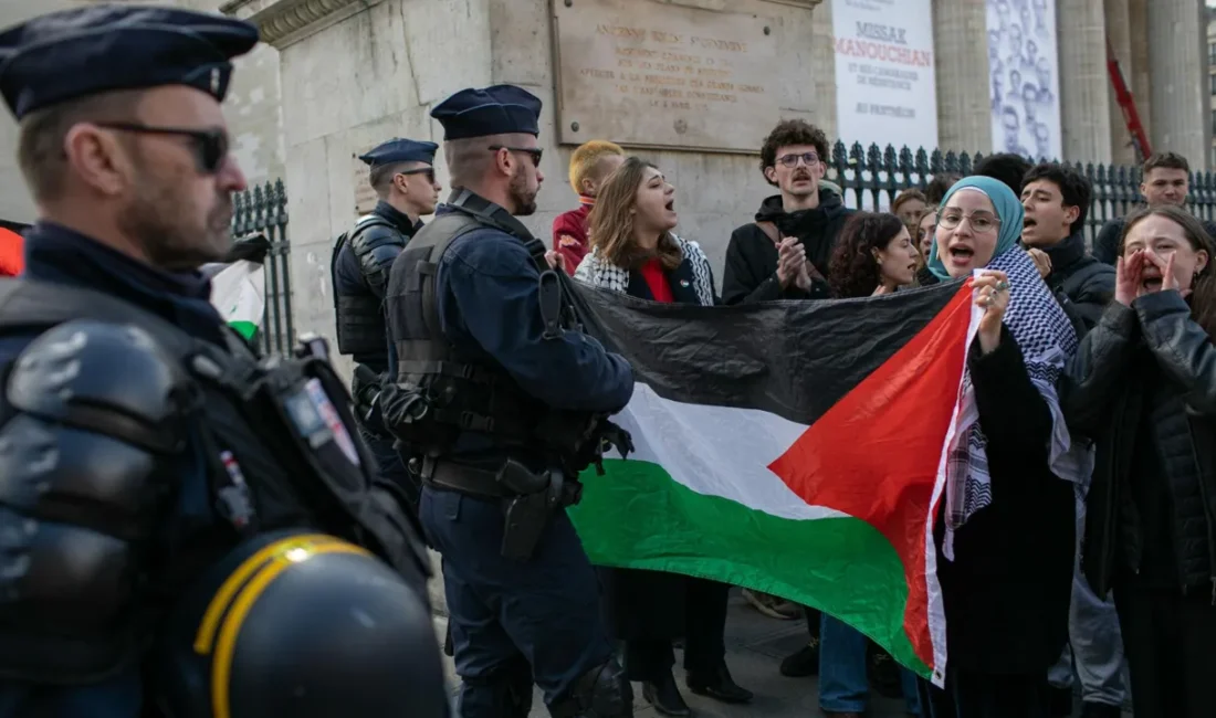 Fransa’da tartışmalara neden olan yasa tasarısına karşı üniversite öğrencileri protesto