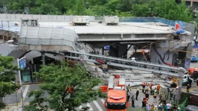 Güney Kore’nin başkenti Seul’de yıkım çalışması yapılan eski bir üst