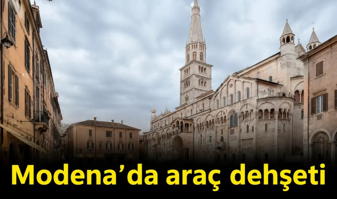 İtalya’nın Modena kentinde bir otomobilin yayaların bulunduğu alana dalması sonucu