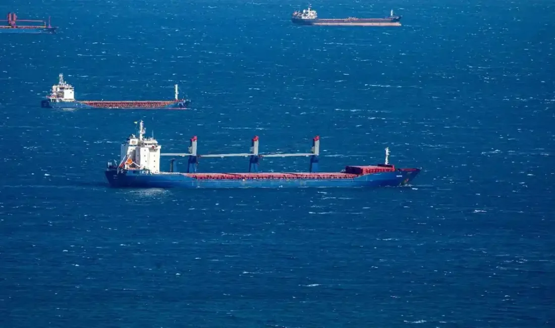 Karadeniz açıklarında seyir halinde bulunan üç yük gemisinin insansız araçlarla