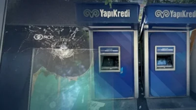 Diyarbakır’ın merkez ilçelerinden birinde bulunan Yapı Kredi Bankası ATM’sine silahlı