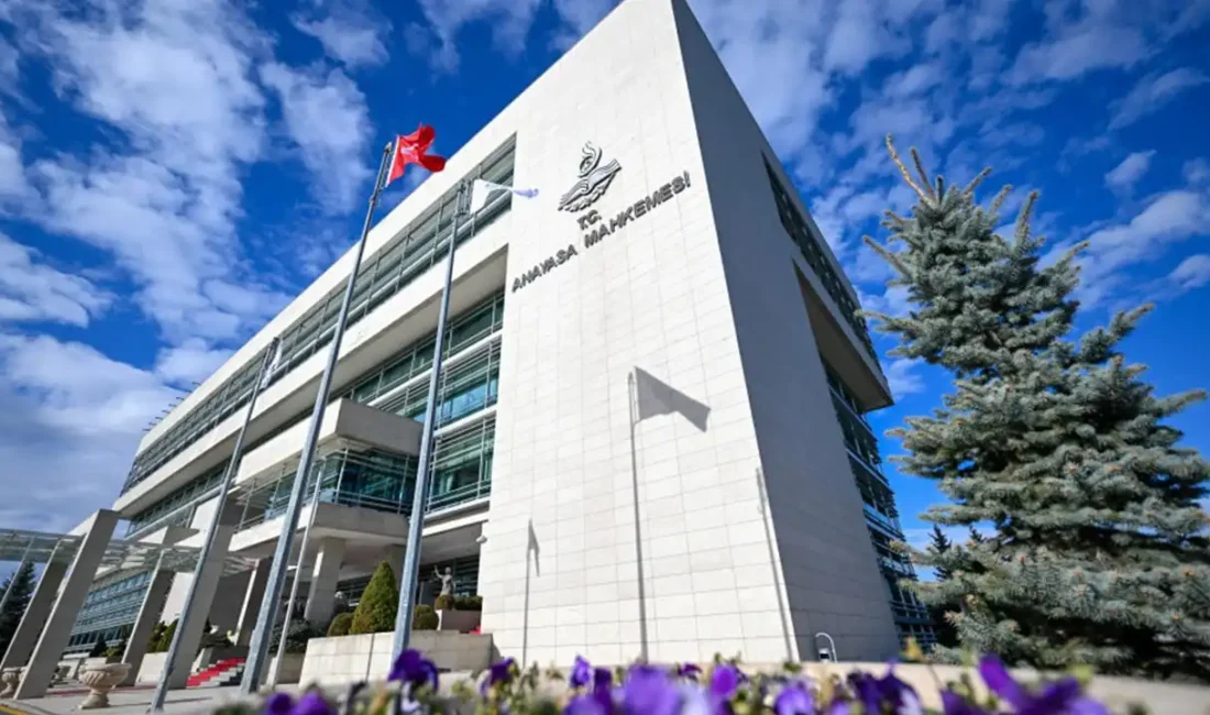 Anayasa Mahkemesi, boşanma sonrası bağlanan yoksulluk nafakasının süresiz olmasını öngören