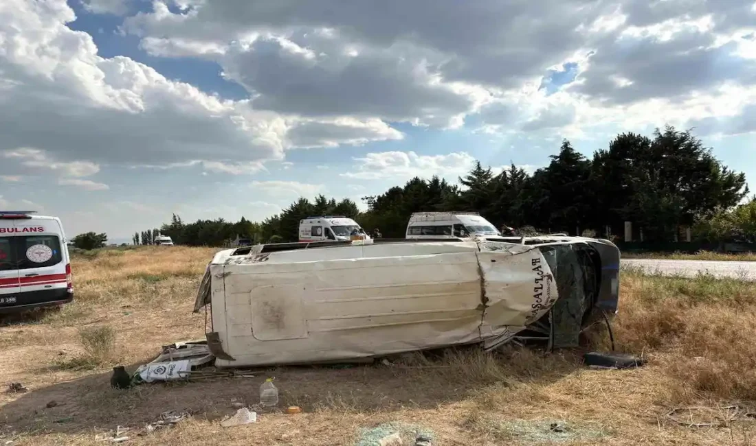 Adana'nın Kozan ilçesinde tarım işçilerini taşıyan minibüsün devrilmesi sonucu 17