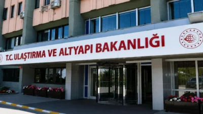 Cumhurbaşkanı Recep Tayyip Erdoğan'ın imzasını taşıyan atama kararı, 4 Temmuz